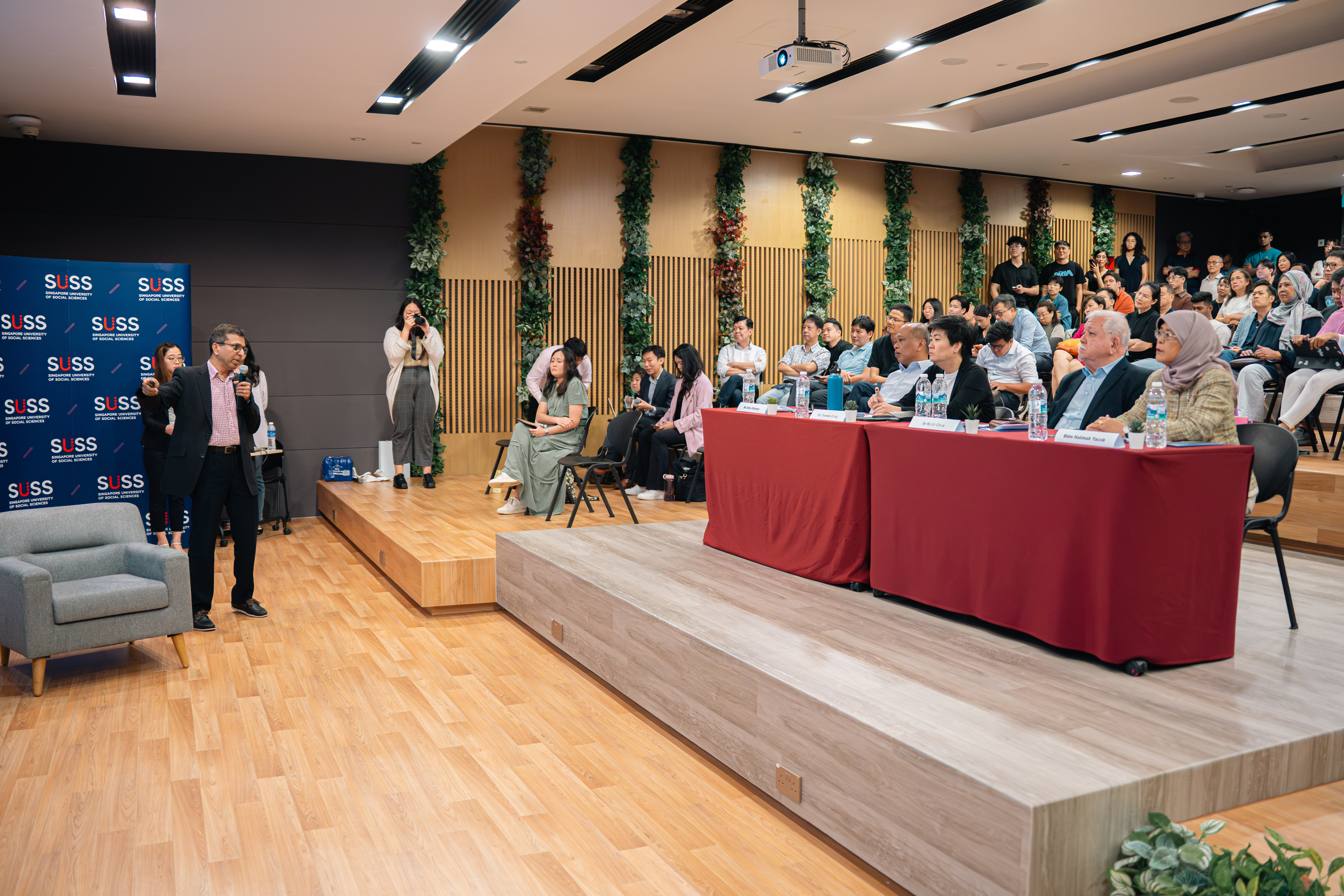 Demo Day Pitch Presentation 2025